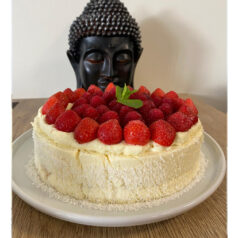 Cheese cake s jahodami, malinami a kokosem